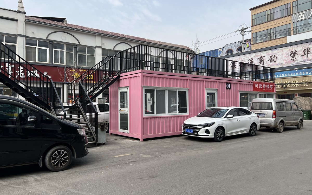 林州临淇镇集装箱商业街二层平台和沿街商铺实景