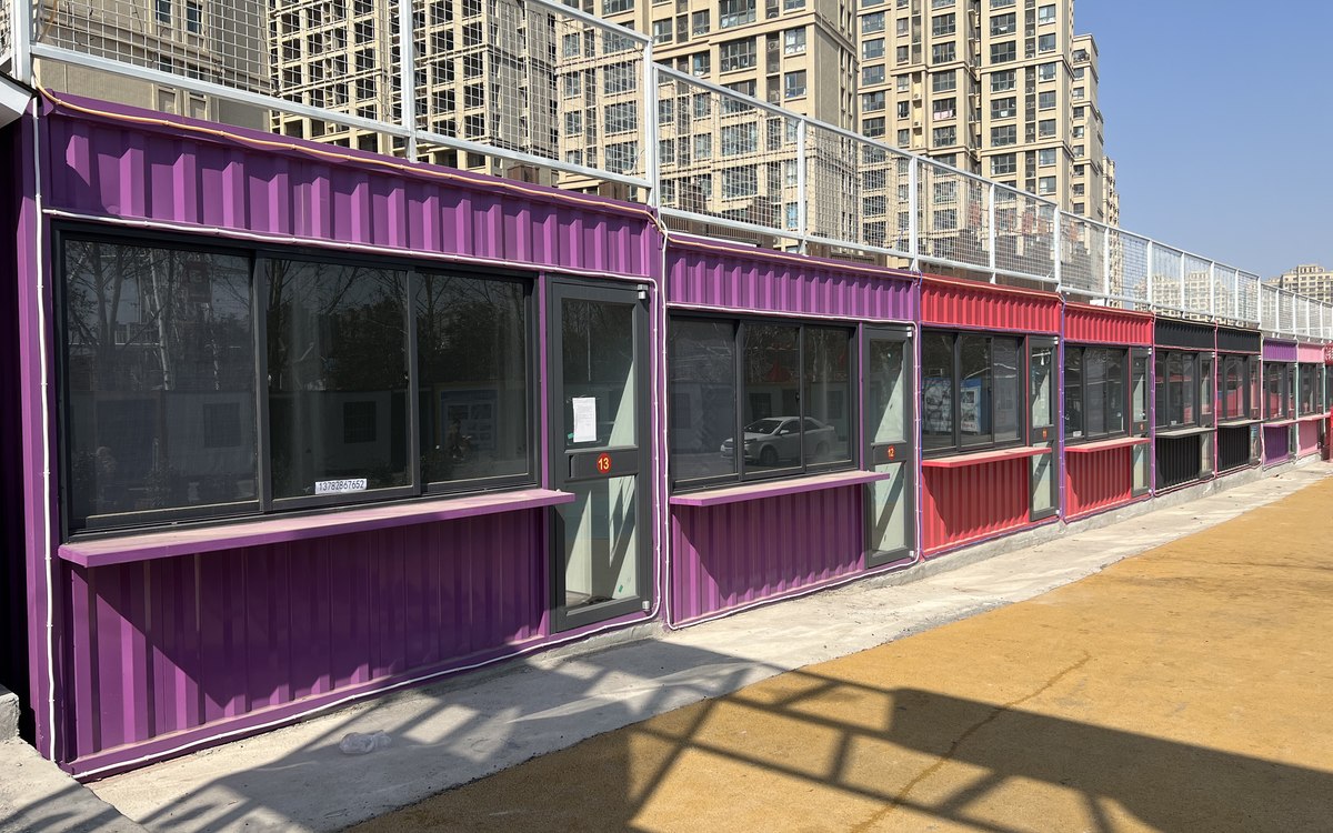武陟集装箱商业街商铺门窗与窗口完工实景