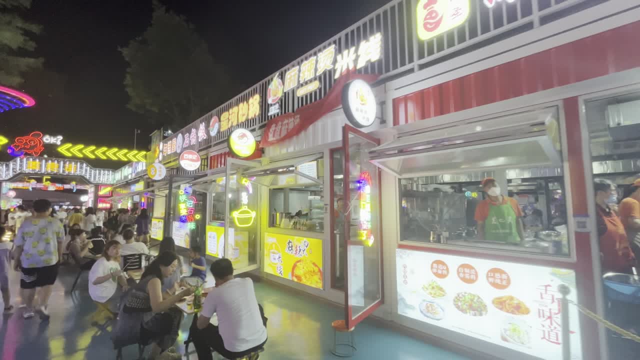 运城星河广场集装箱商业街二层露台与商铺整体实景