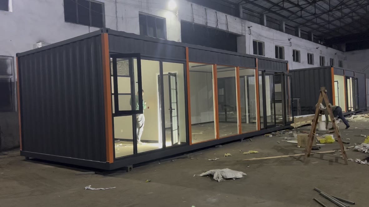 禹州集装箱售楼中心在斯达房屋厂区完成外立面制作