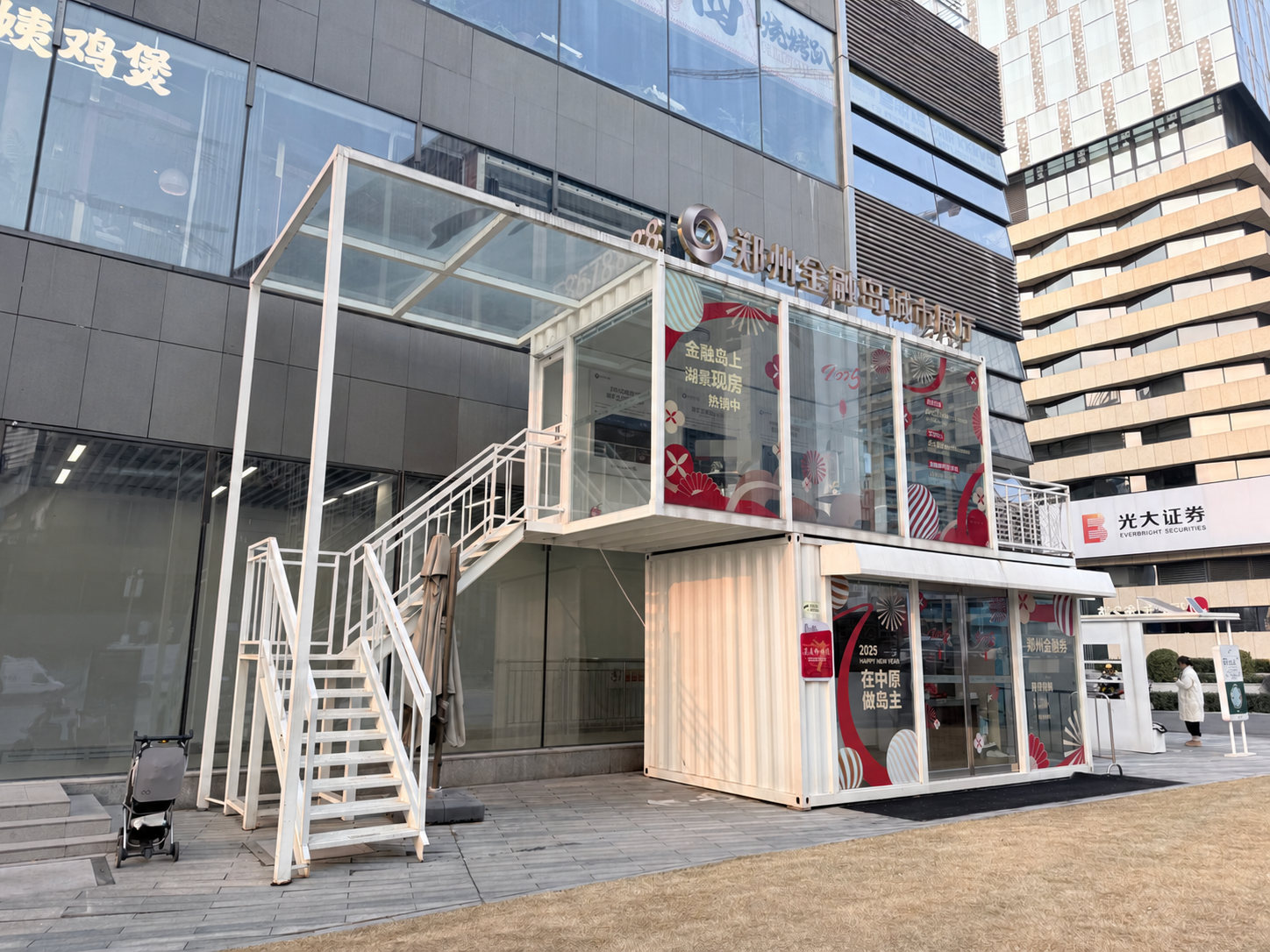 郑州金融岛两层集装箱售楼处完工实景