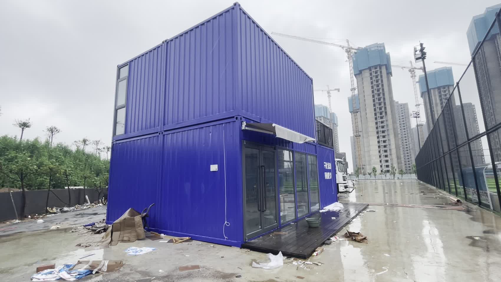 郑州市中原区洛尔体育公园足球场集装箱接待中心完整外观